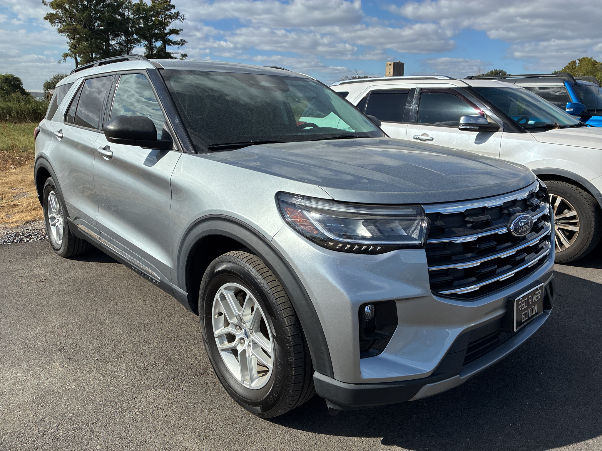 2025 Ford Explorer Active photo 2