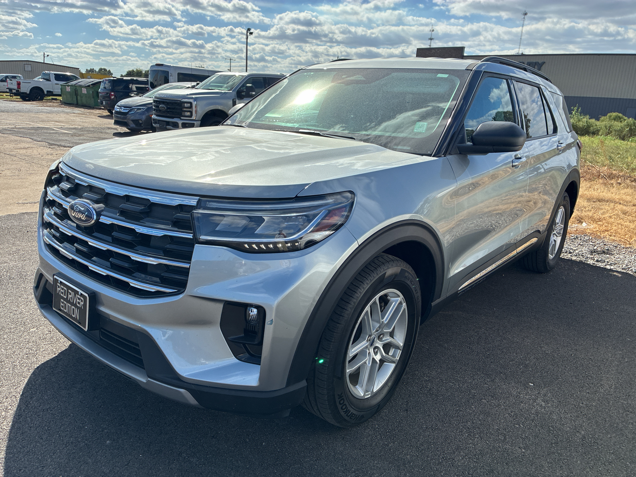 2025 Ford Explorer Active photo 1