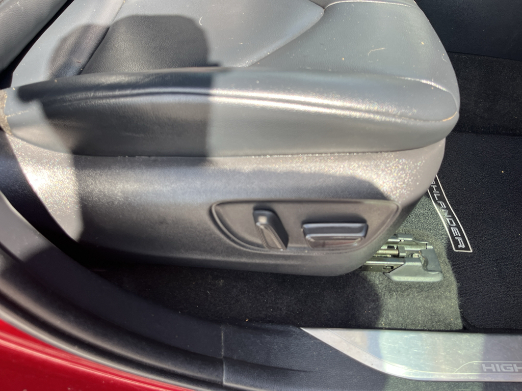 2023 Toyota Highlander representative vehicle photo