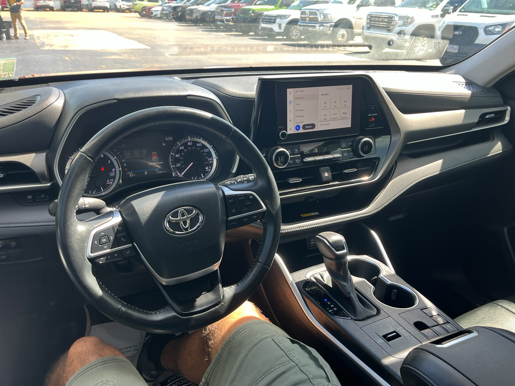 2023 Toyota Highlander representative vehicle photo
