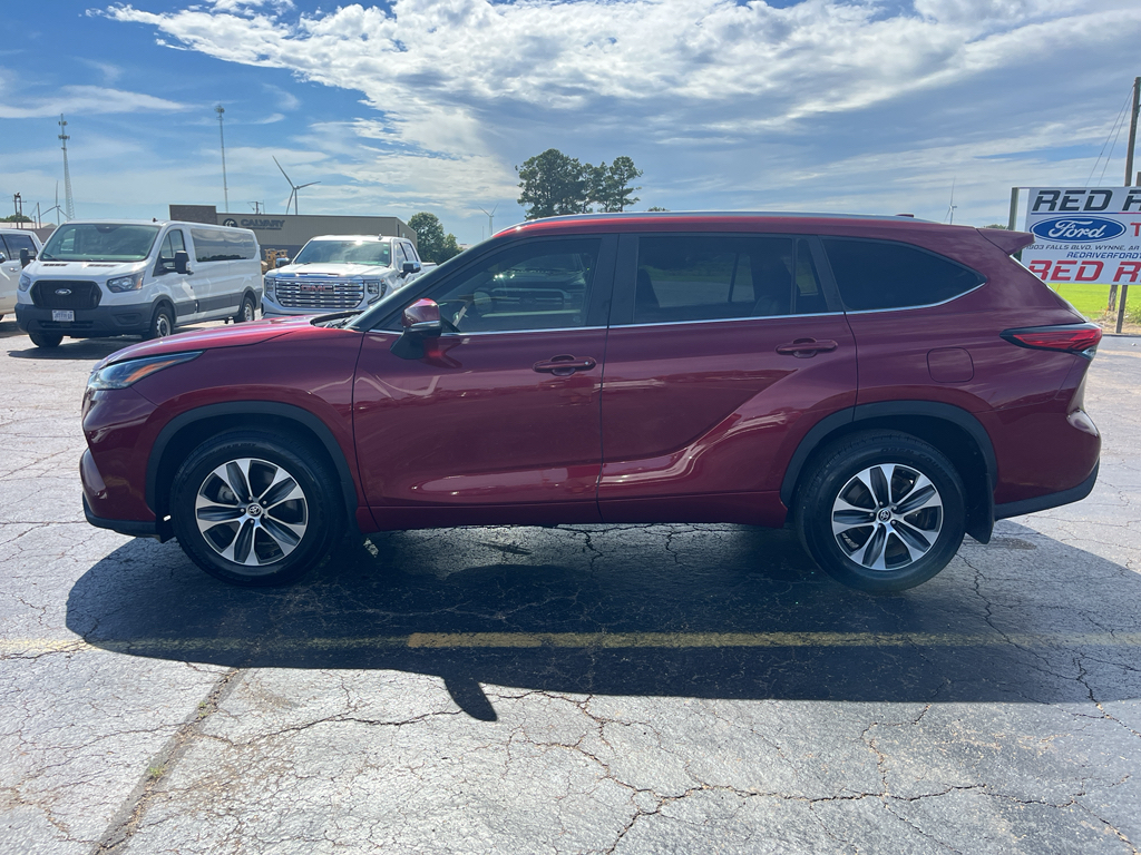 2023 Toyota Highlander representative vehicle photo