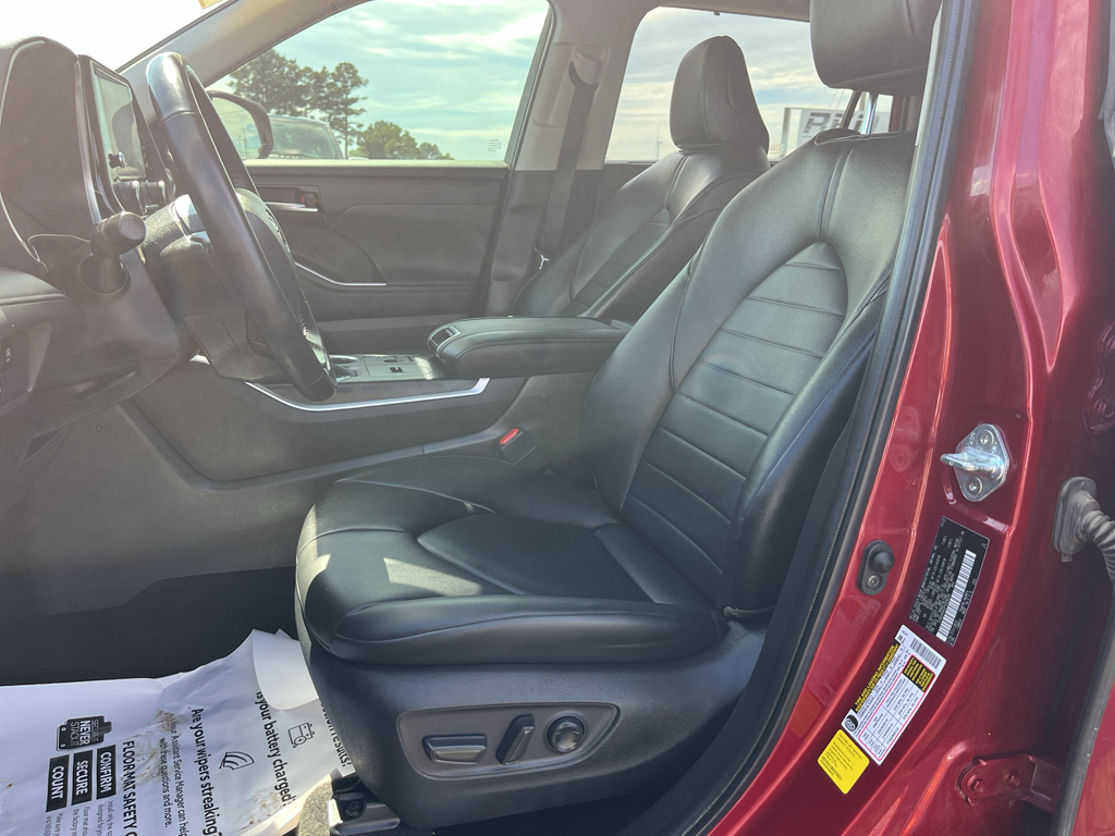 2023 Toyota Highlander representative vehicle photo