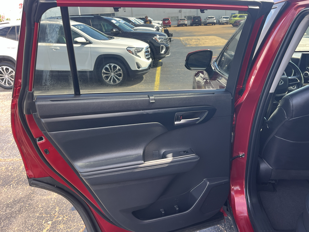 2023 Toyota Highlander representative vehicle photo