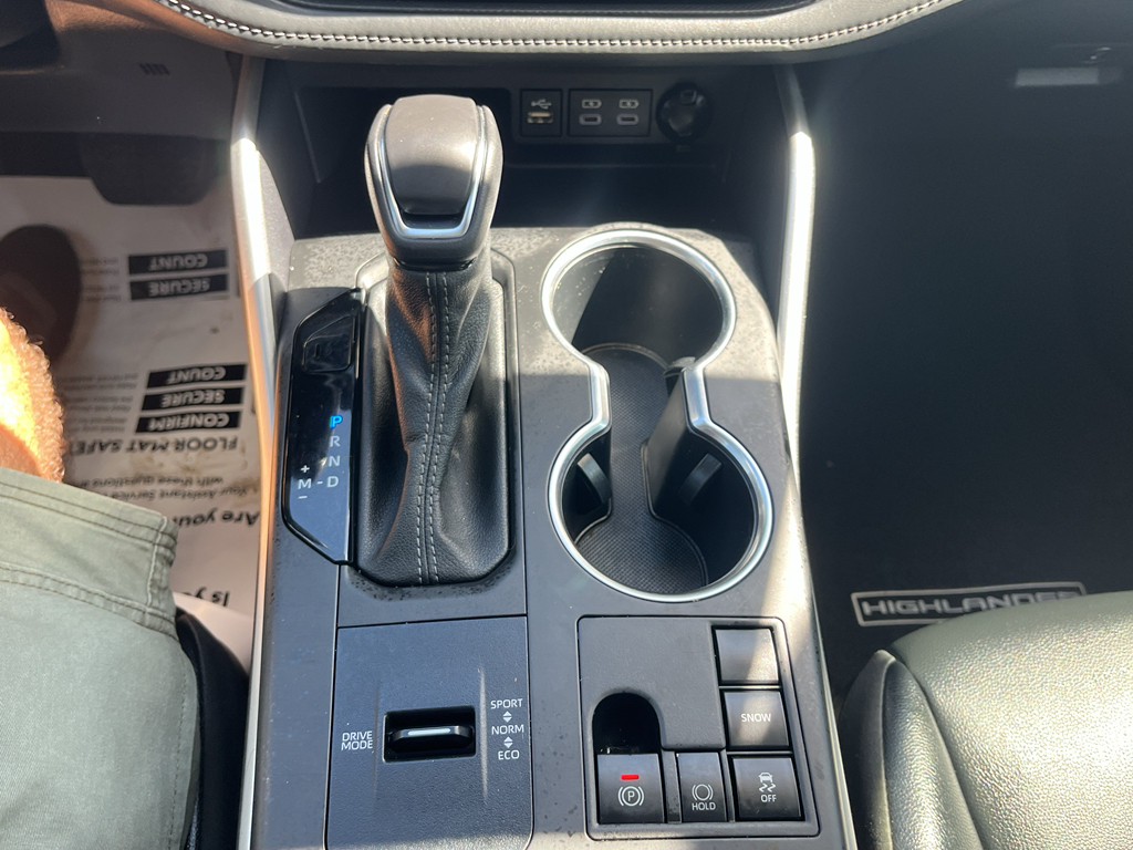 2023 Toyota Highlander representative vehicle photo