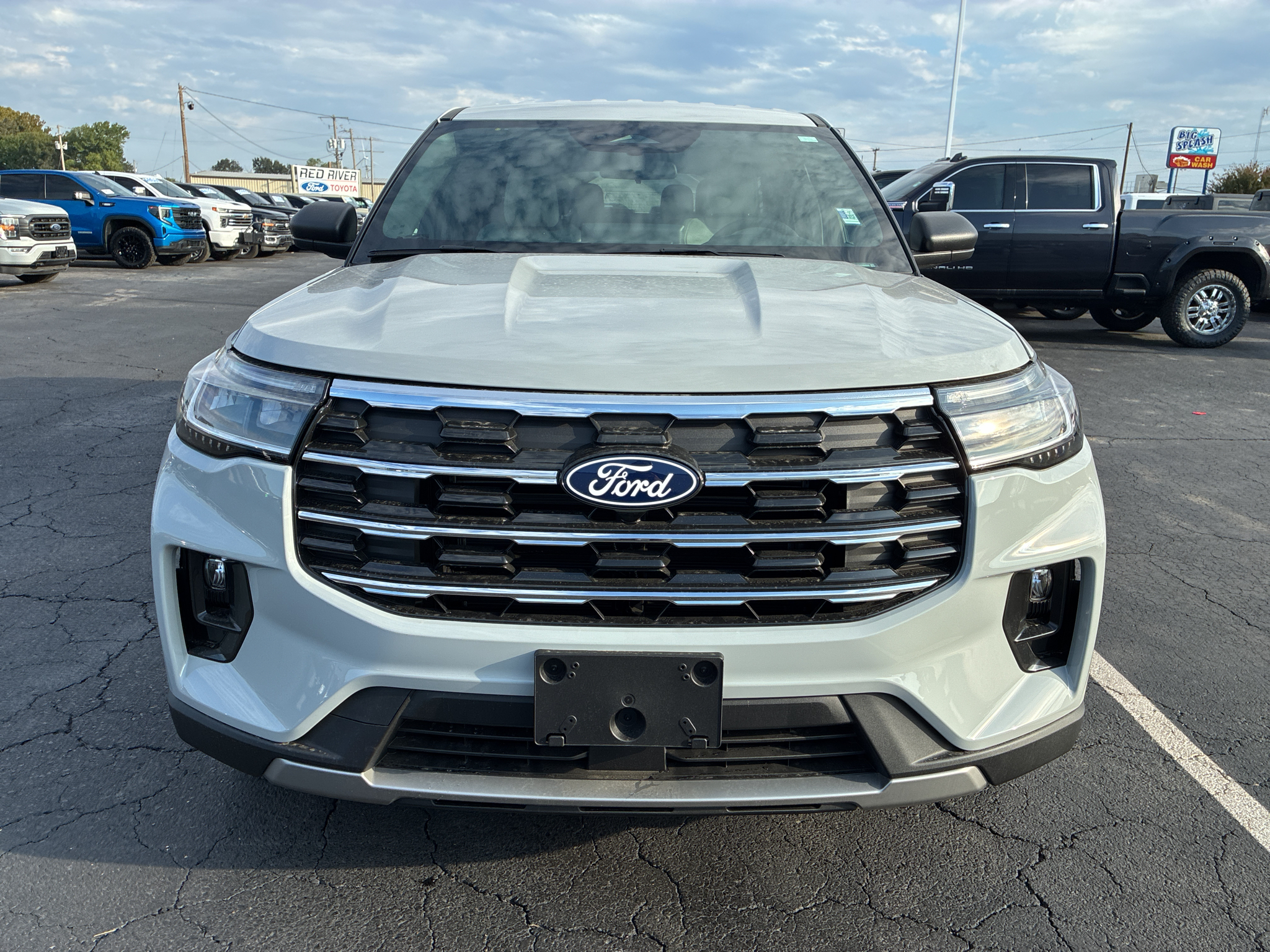 2027 Ford Explorer Active w/200A Pkg photo 2