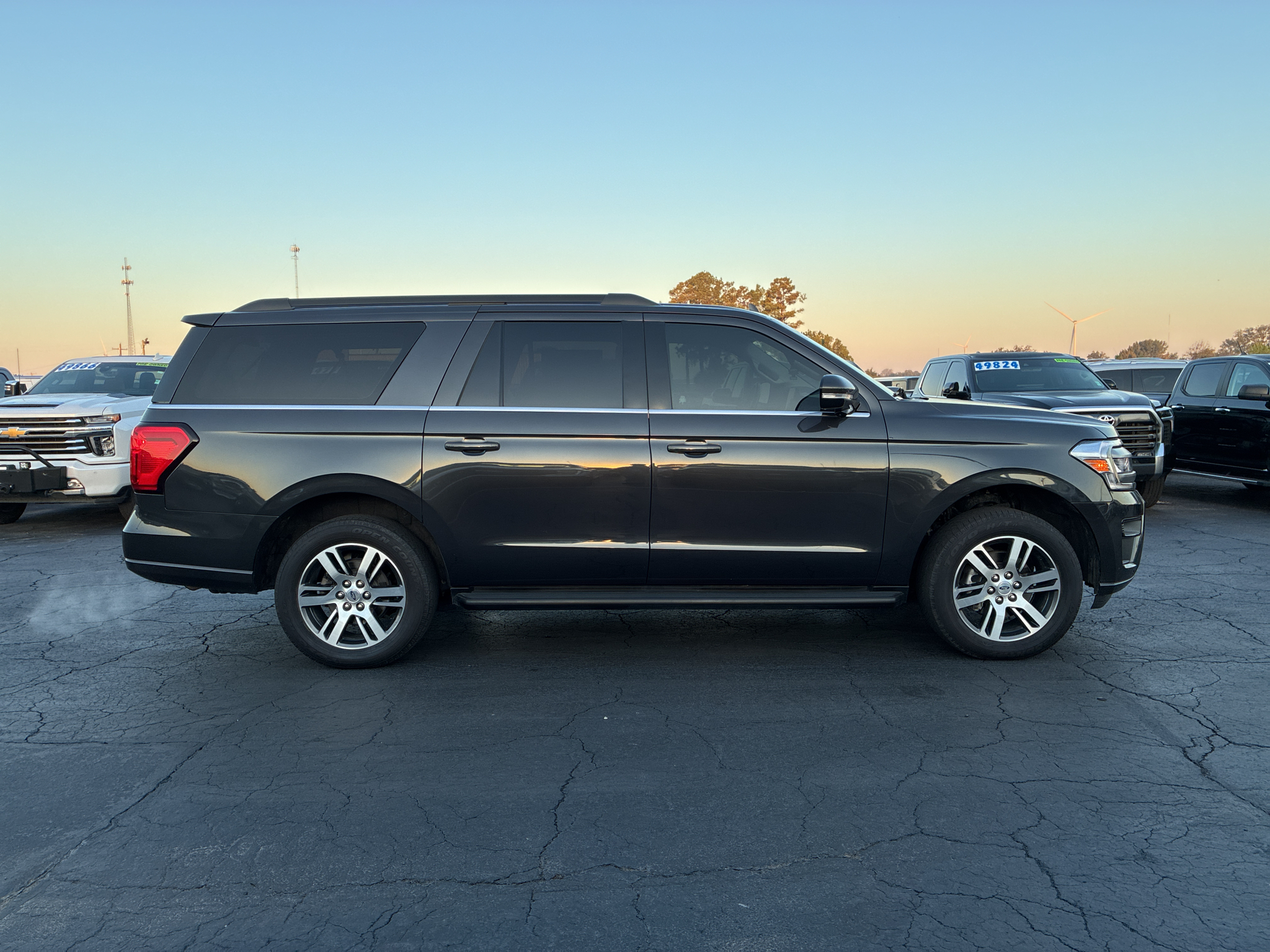 2024 Ford Expedition MAX XLT photo 4