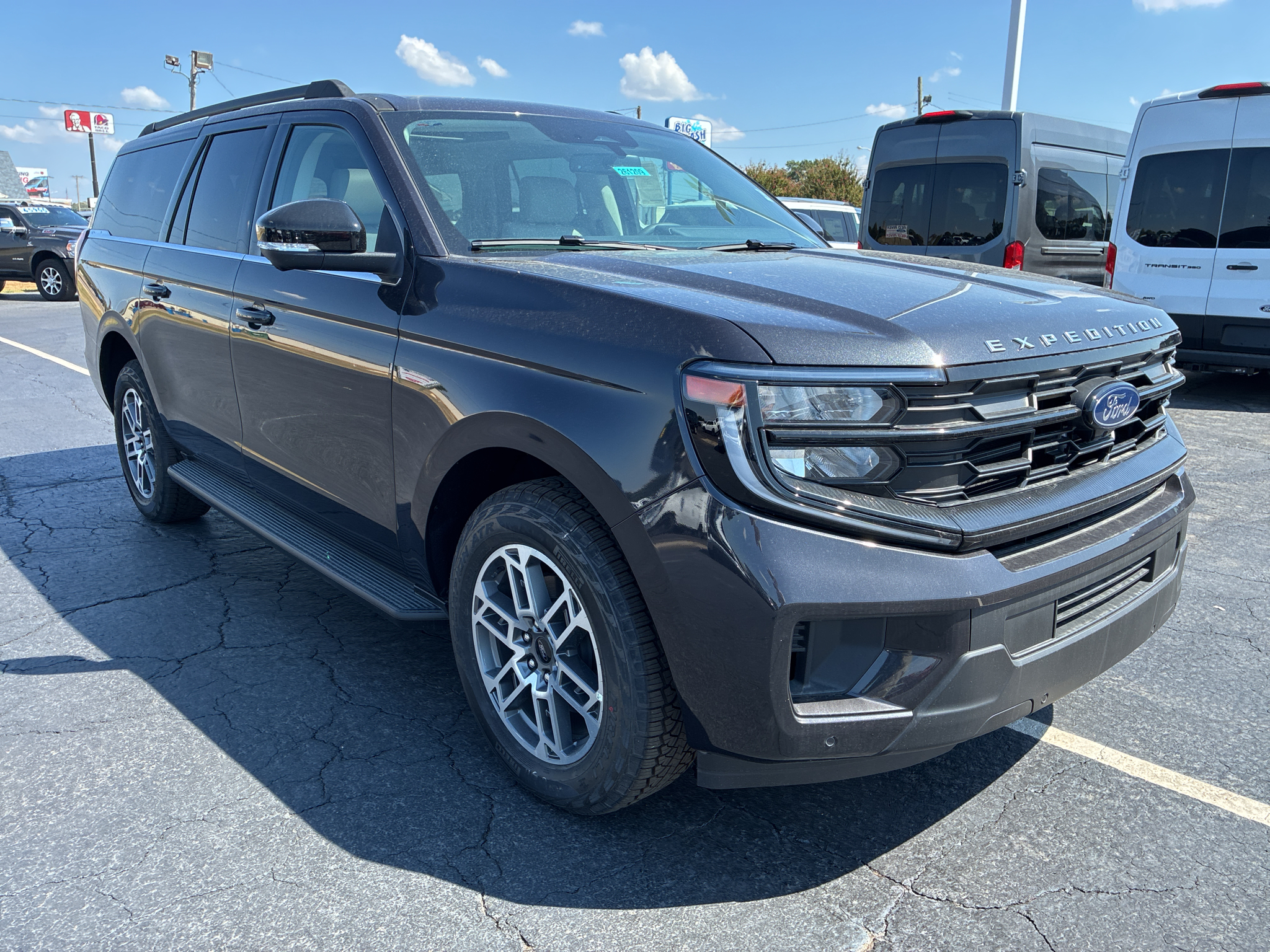 2026 Ford Expedition MAX Active photo 3