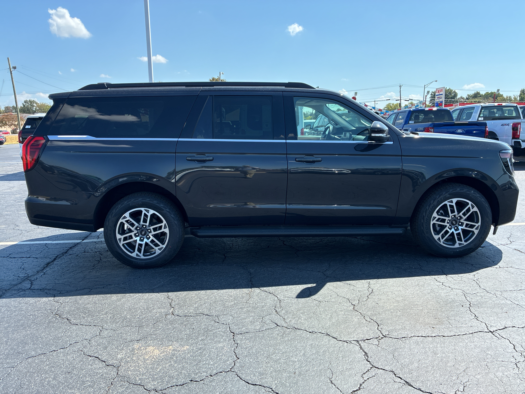 2026 Ford Expedition MAX Active photo 4