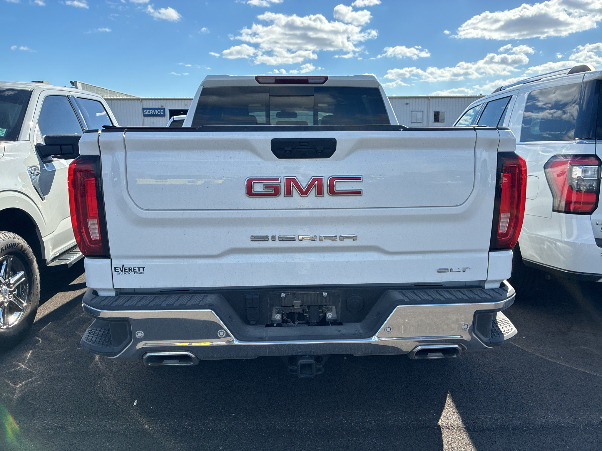 2026 GMC Sierra SLT photo 3
