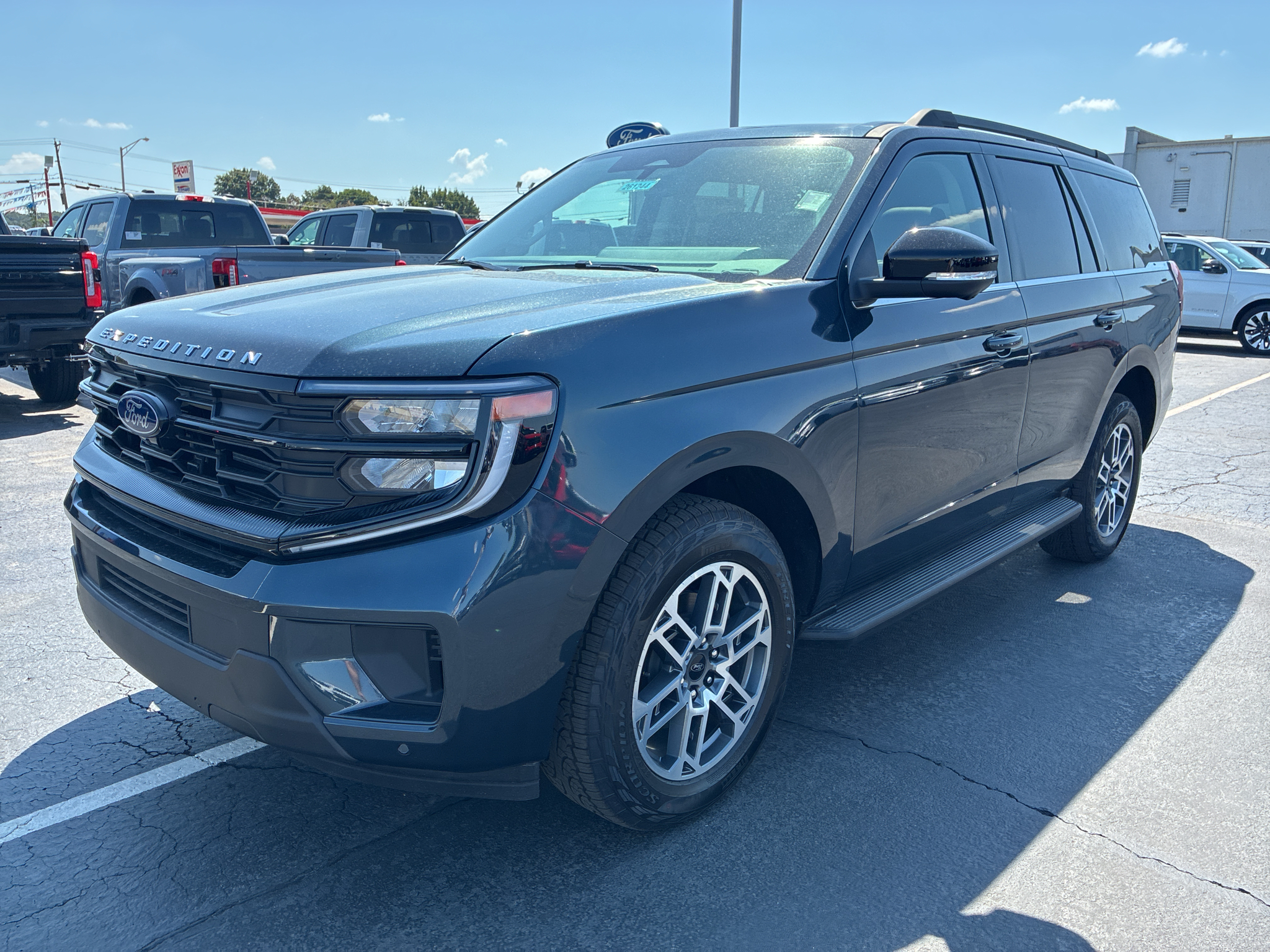 2026 Ford Expedition Active photo 1