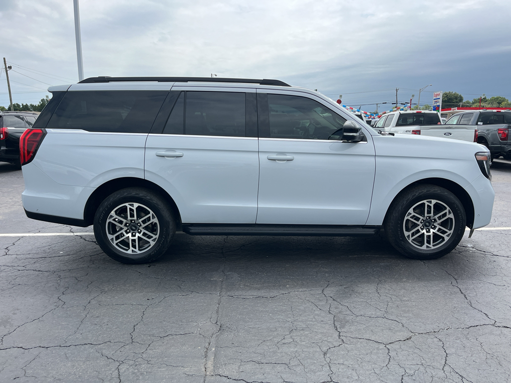 2025 Ford Expedition Active photo 4