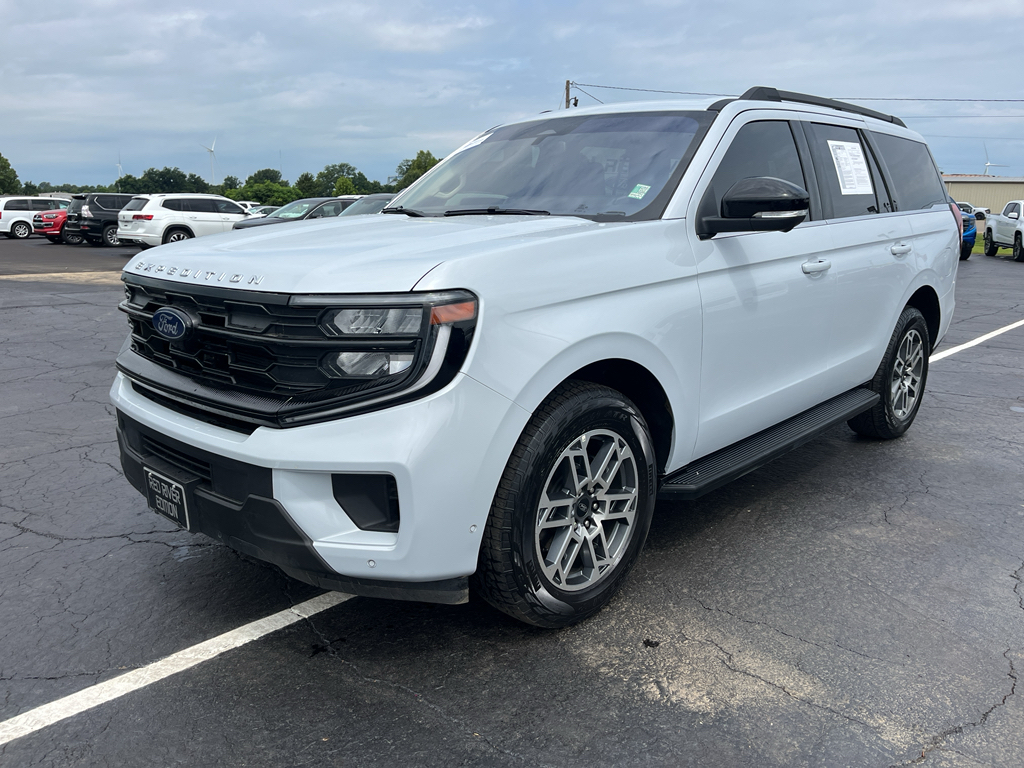 2025 Ford Expedition Active photo 1