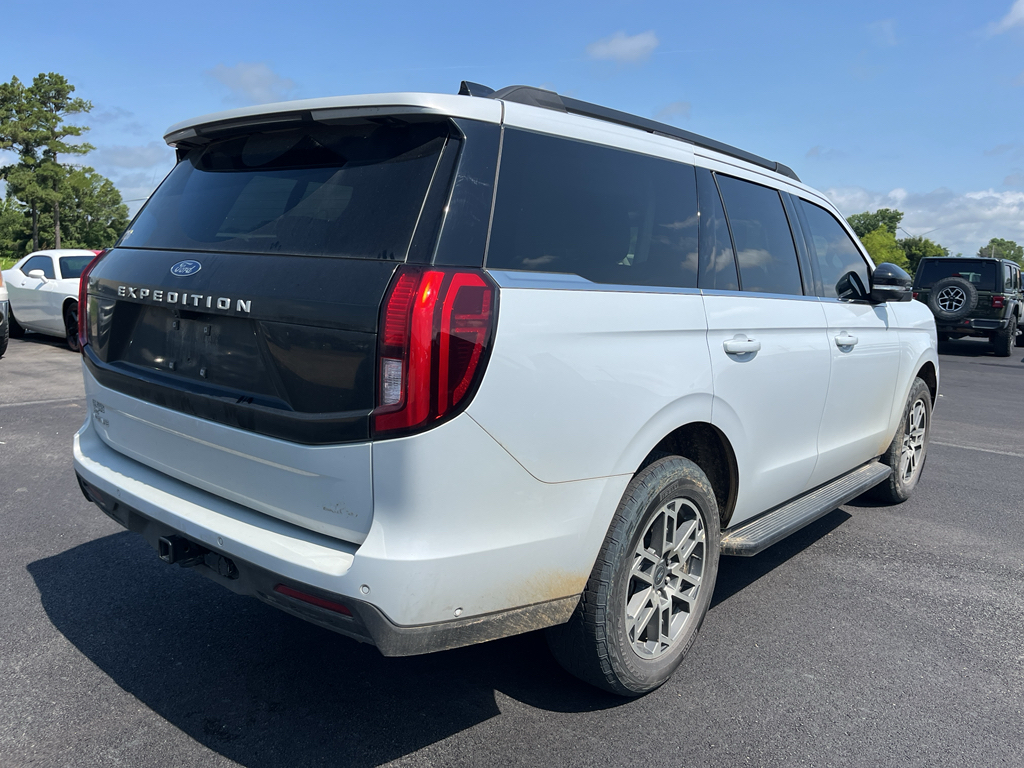 2025 Ford Expedition Active photo 3