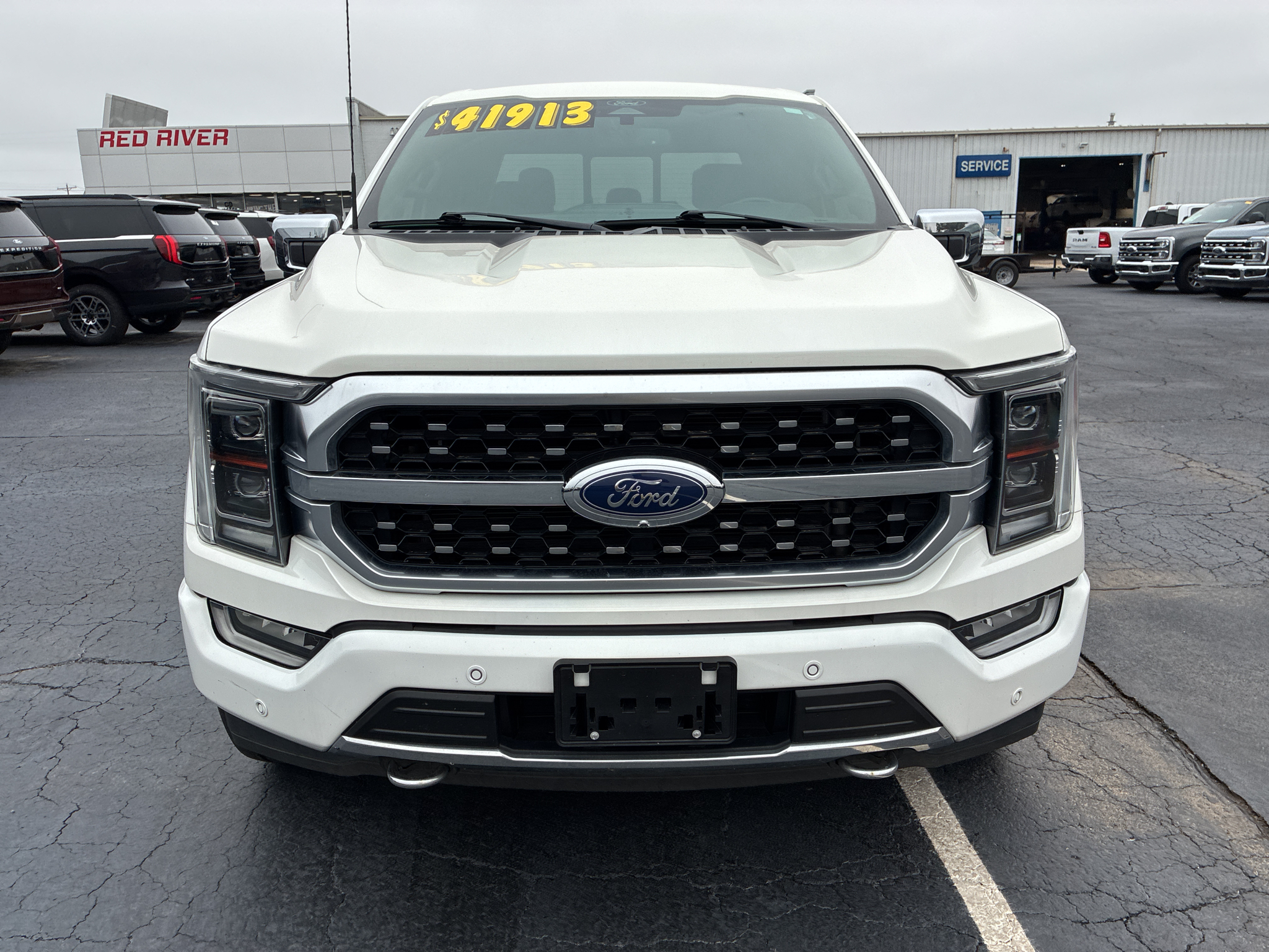 2022 Ford F-150 Platinum photo 2
