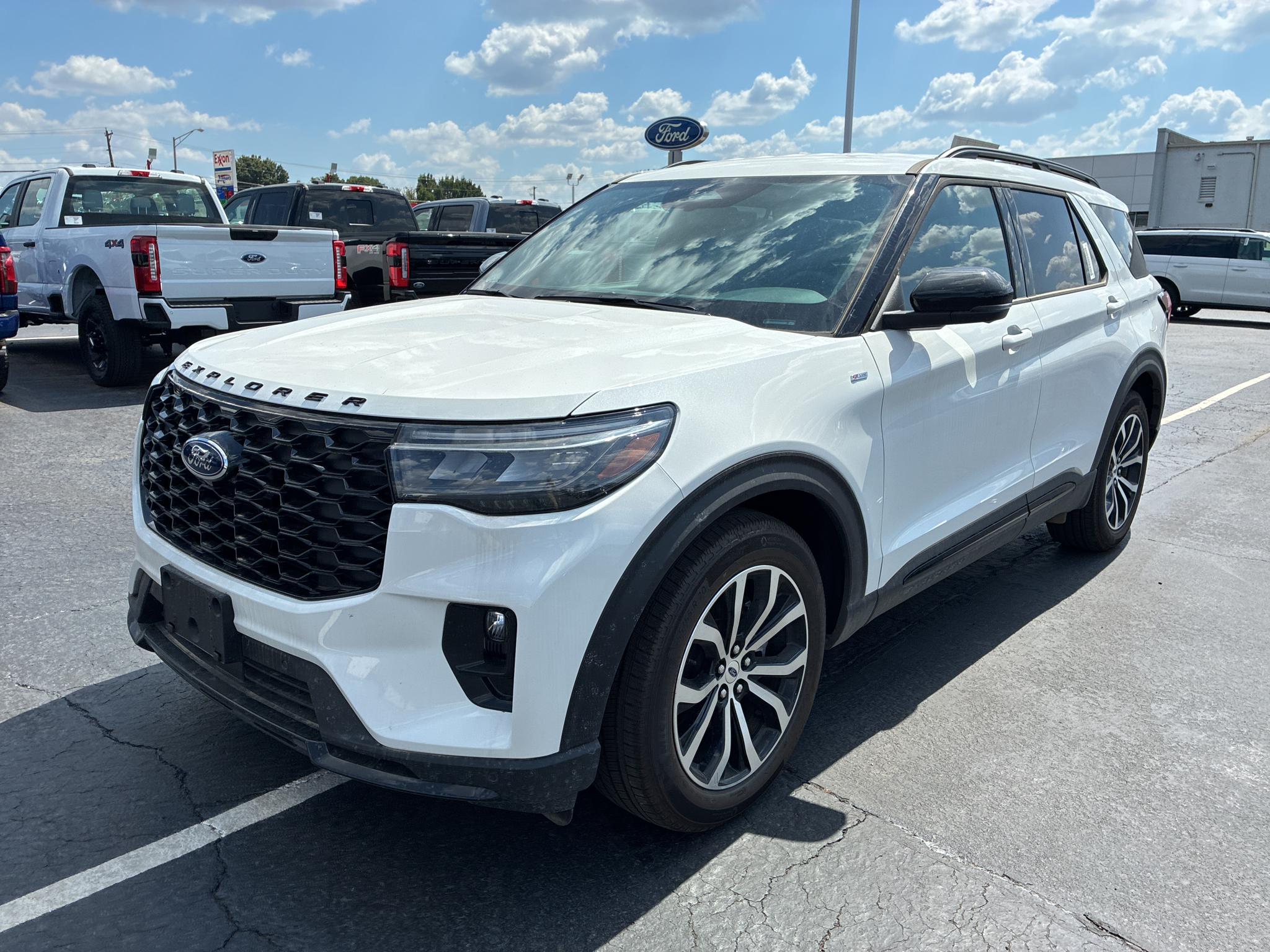 2026 Ford Explorer ST-Line photo 1