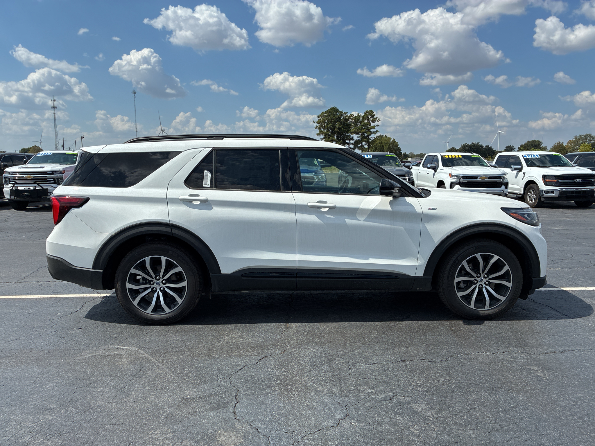 2026 Ford Explorer ST-Line photo 4