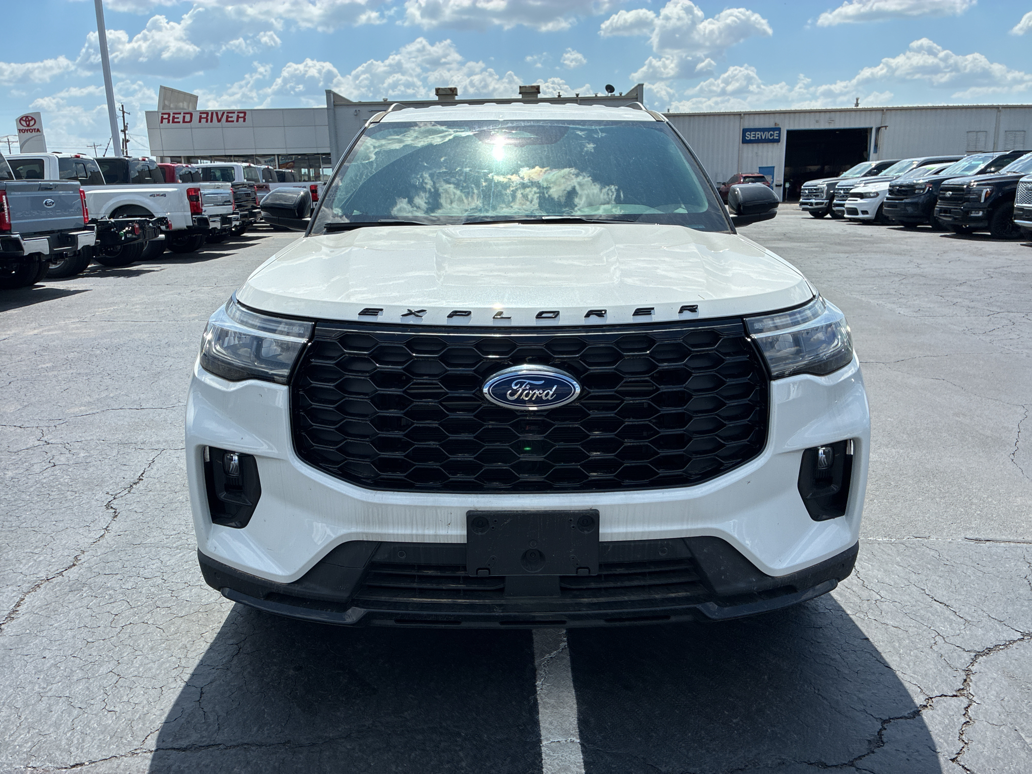 2026 Ford Explorer ST-Line photo 2
