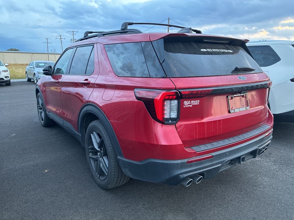2025 Ford Explorer ST photo 4