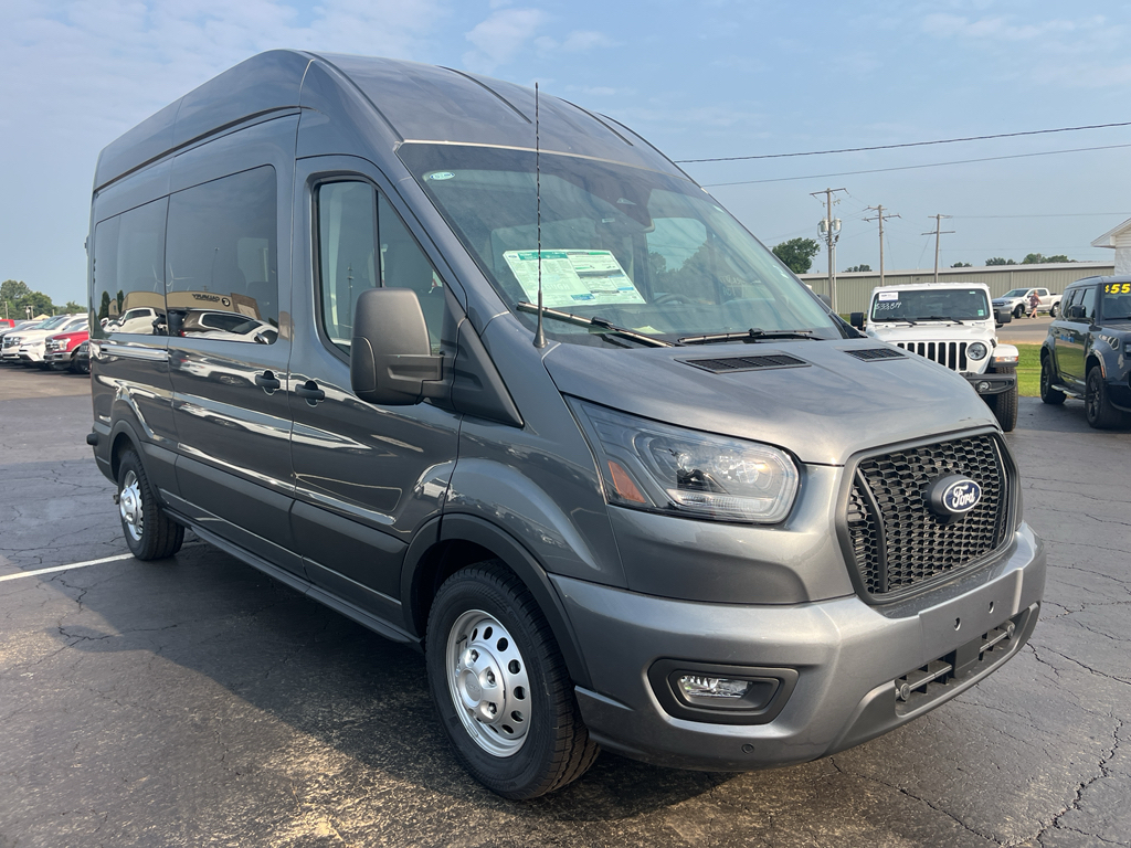 2026 Ford Transit Wagon XL photo 3