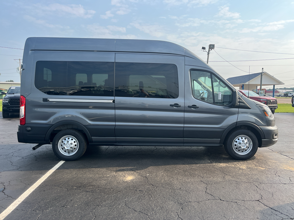 2026 Ford Transit Wagon XL photo 4