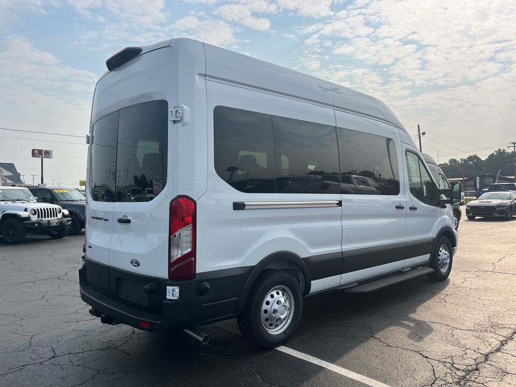2026 Ford Transit Wagon XL photo 5