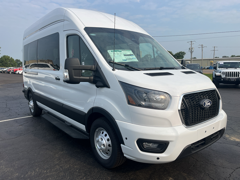 2026 Ford Transit Wagon XL photo 3