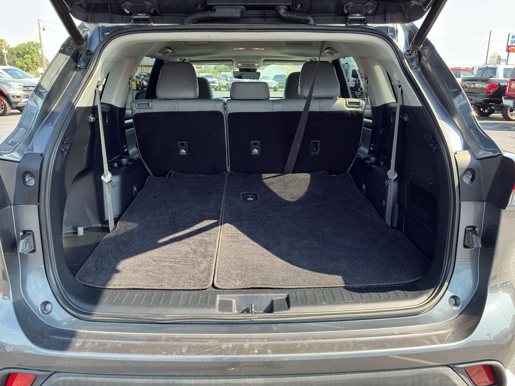 2021 Toyota Highlander XLE photo 6