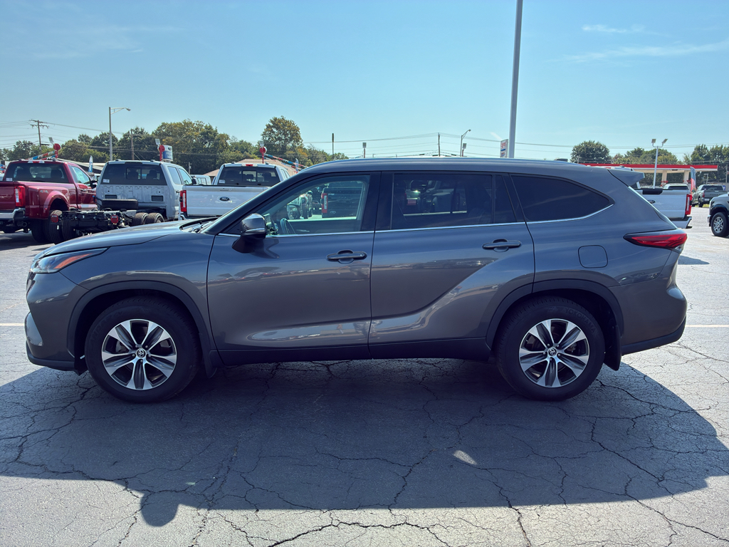 2021 Toyota Highlander XLE photo 5