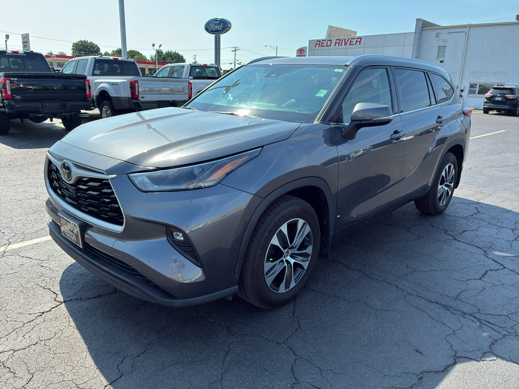 2021 Toyota Highlander XLE photo 1