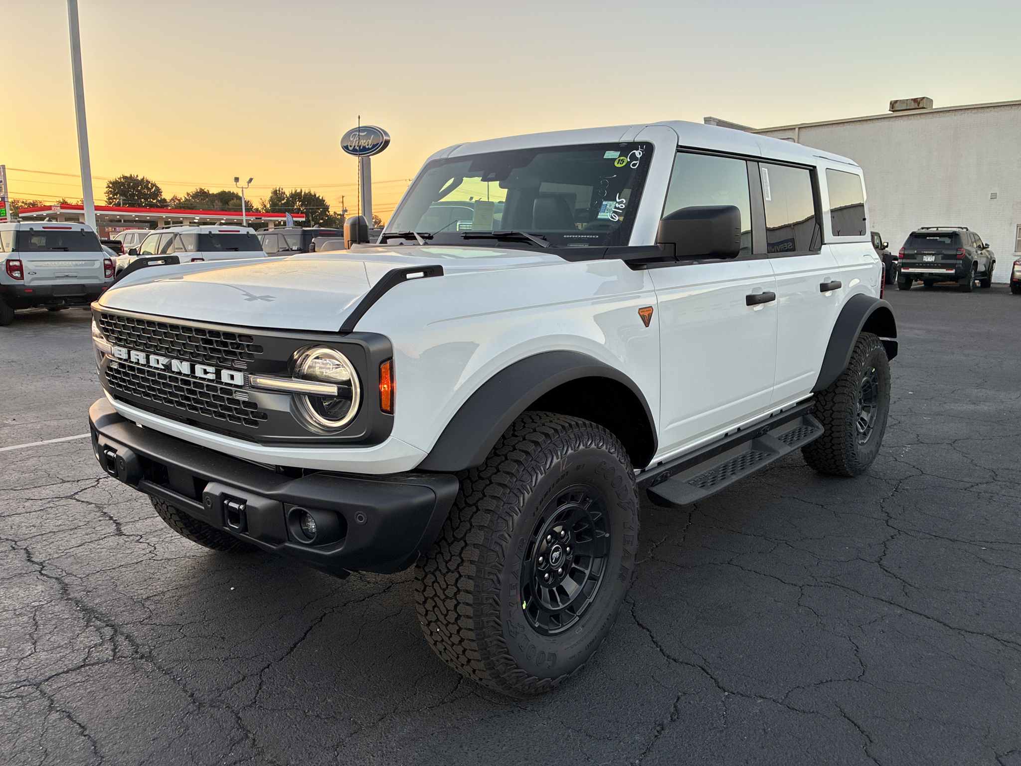 2026 Ford Bronco Badlands photo 1