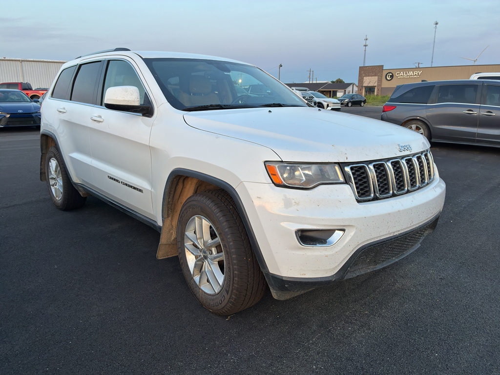 2017 Jeep Grand Cherokee Laredo photo 2