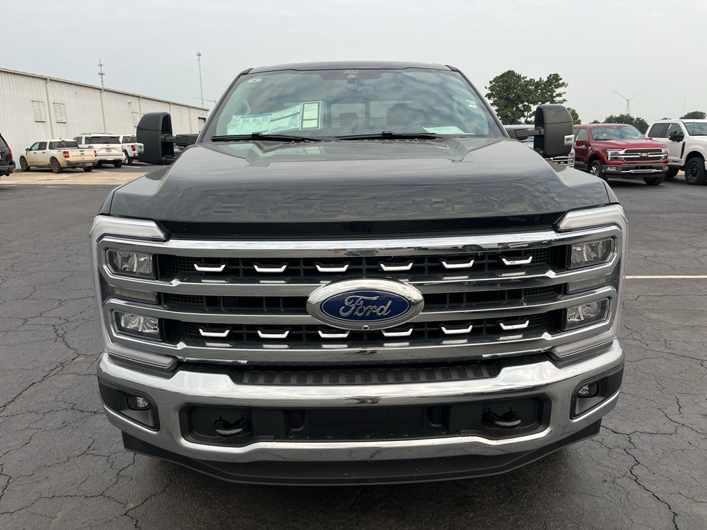 2026 Ford F-250 LARIAT photo 2