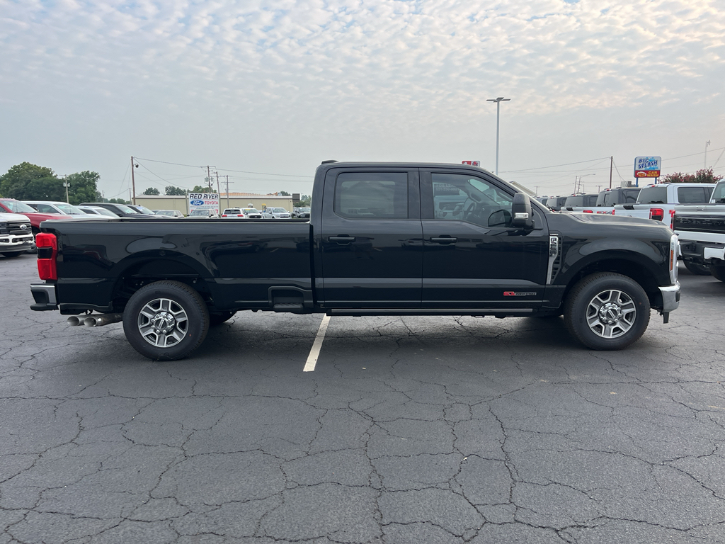 2026 Ford F-250 LARIAT photo 4