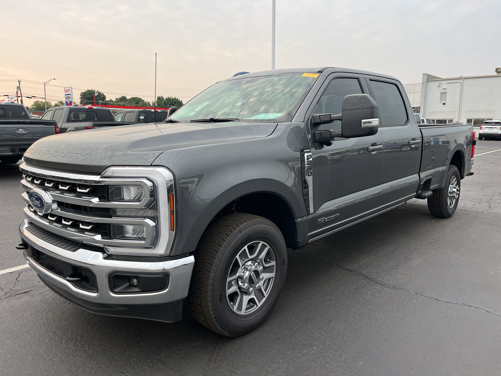 2026 Ford F-250 LARIAT photo 1