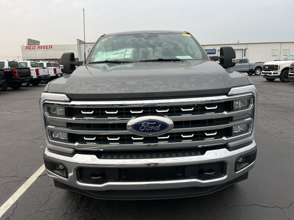 2026 Ford F-250 LARIAT photo 2