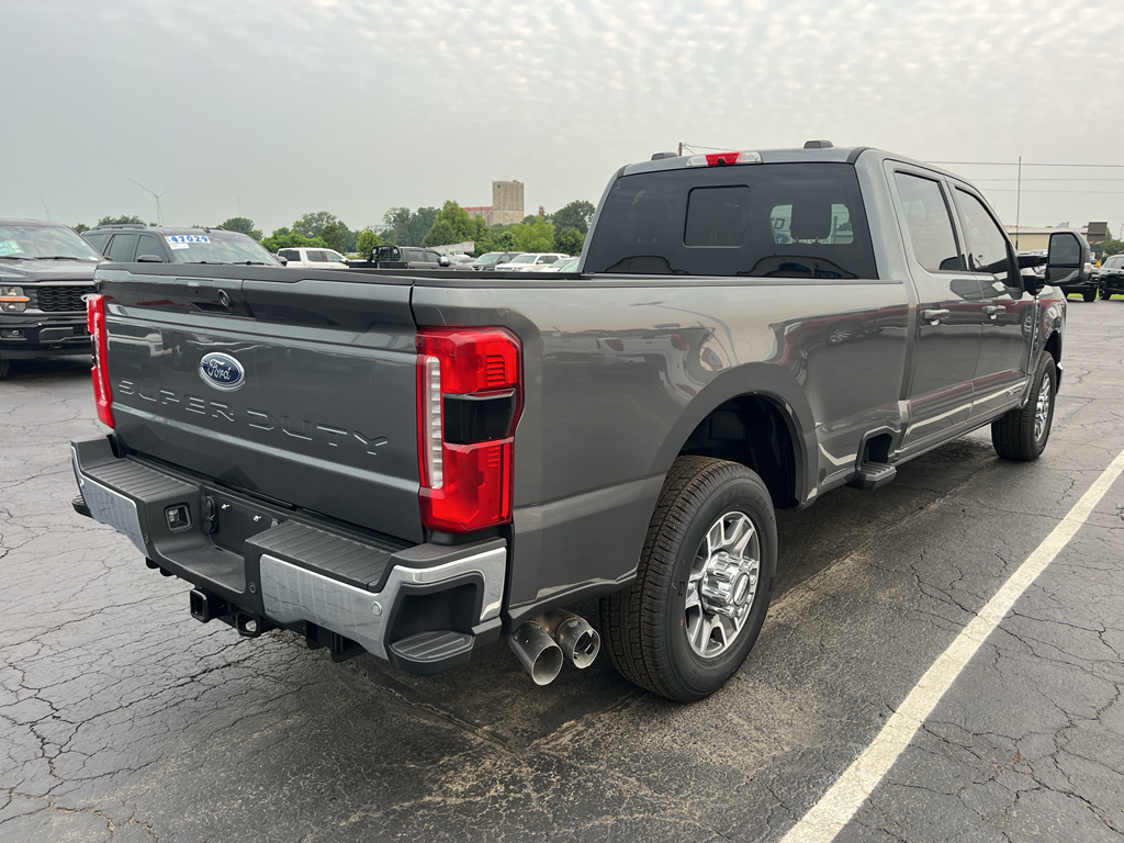 2026 Ford F-250 LARIAT photo 5