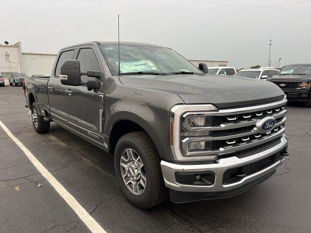 2026 Ford F-250 LARIAT photo 3