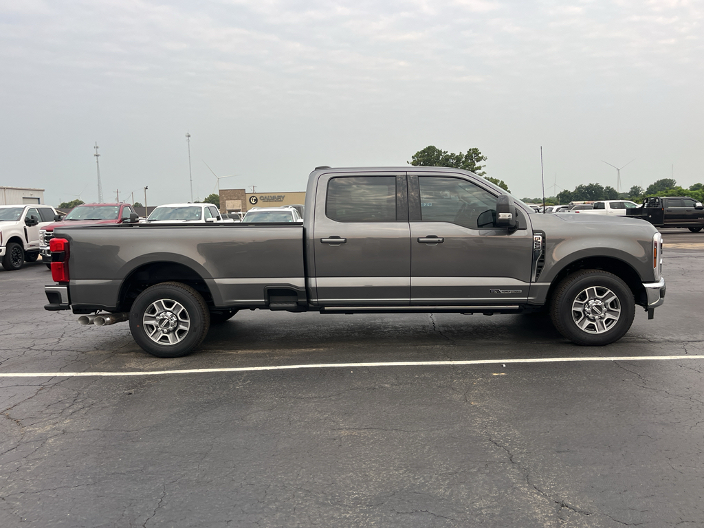 2026 Ford F-250 LARIAT photo 4