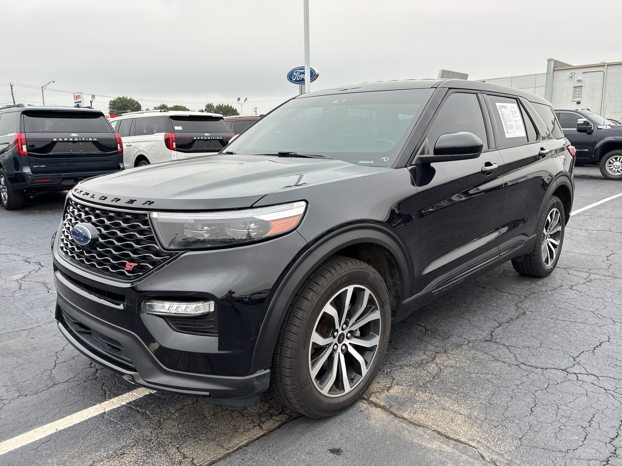 2022 Ford Explorer ST photo 1