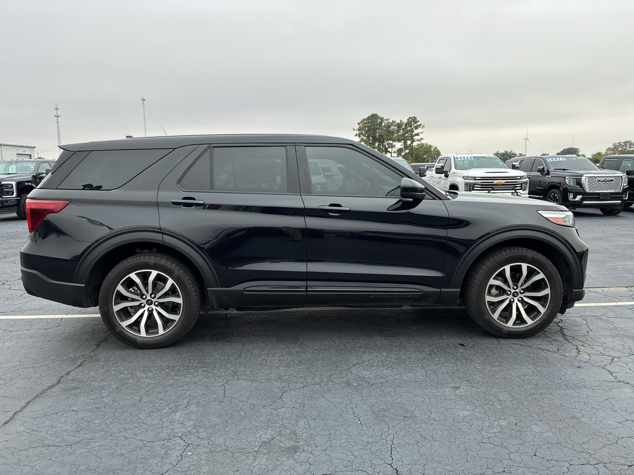 2022 Ford Explorer ST photo 4