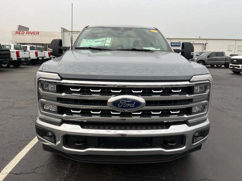 2026 Ford F-250 LARIAT photo 2
