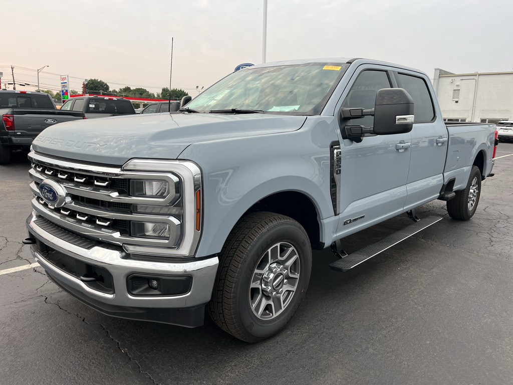 2026 Ford F-250 LARIAT photo 1