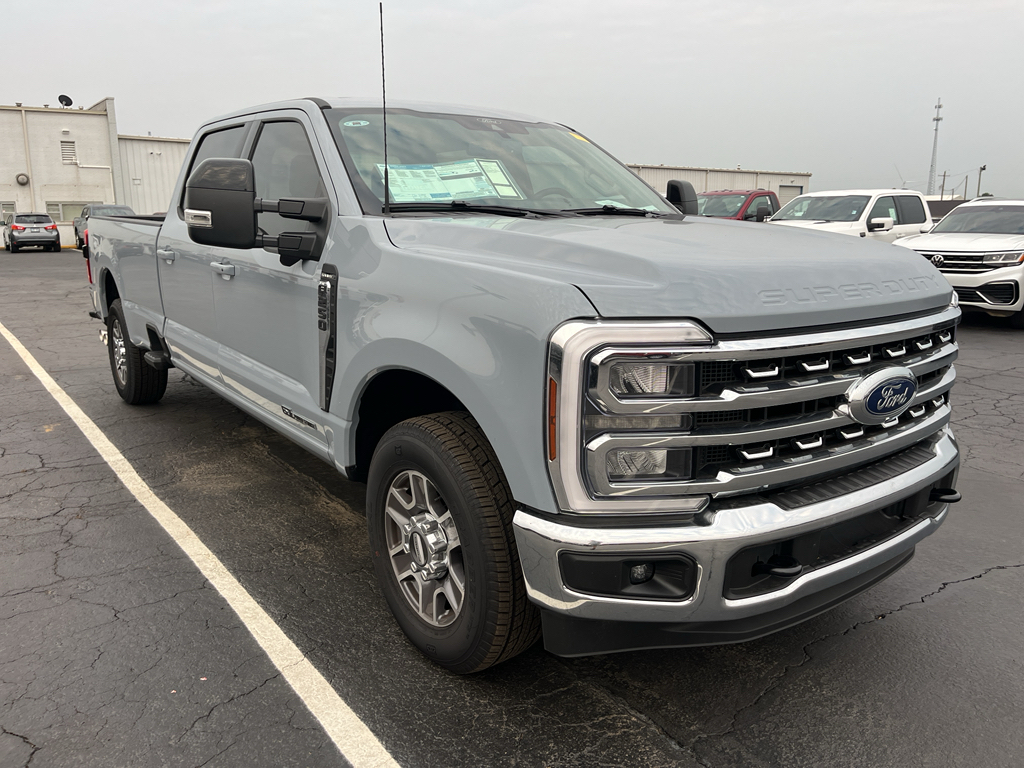 2026 Ford F-250 LARIAT photo 3