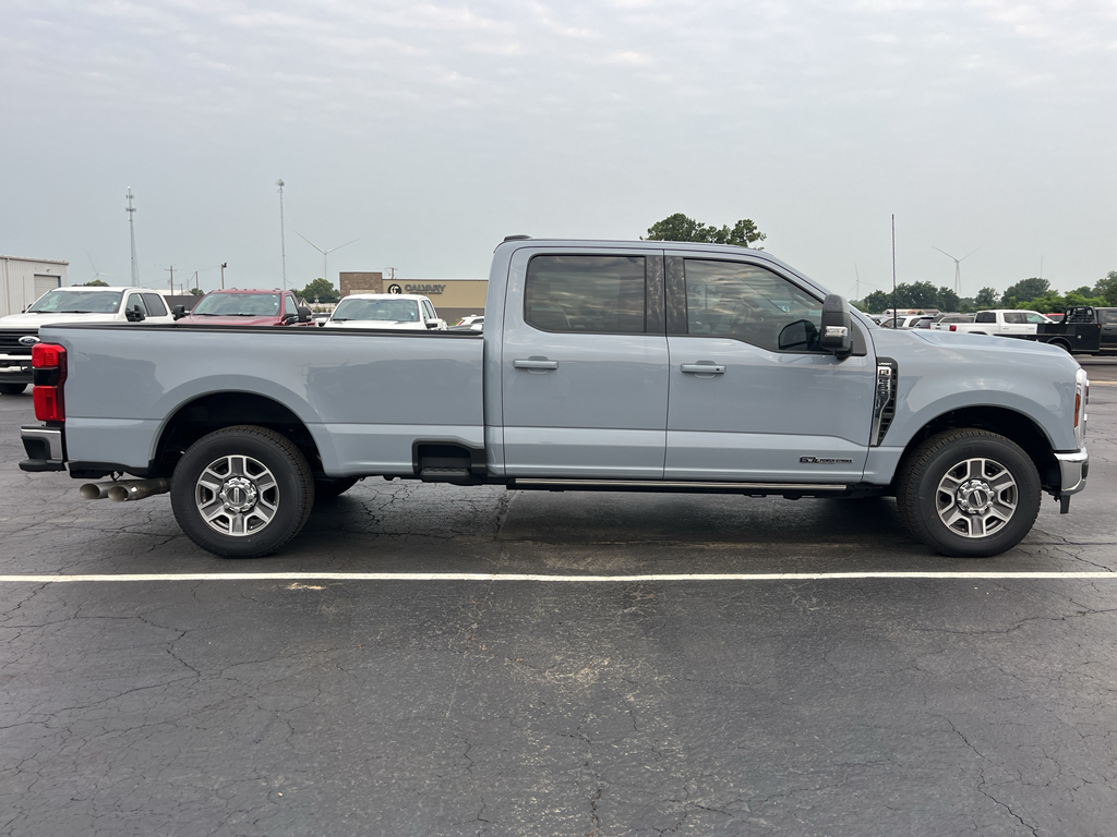 2026 Ford F-250 LARIAT photo 4