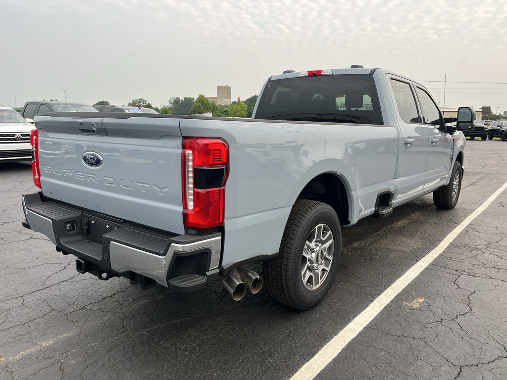 2026 Ford F-250 LARIAT photo 5