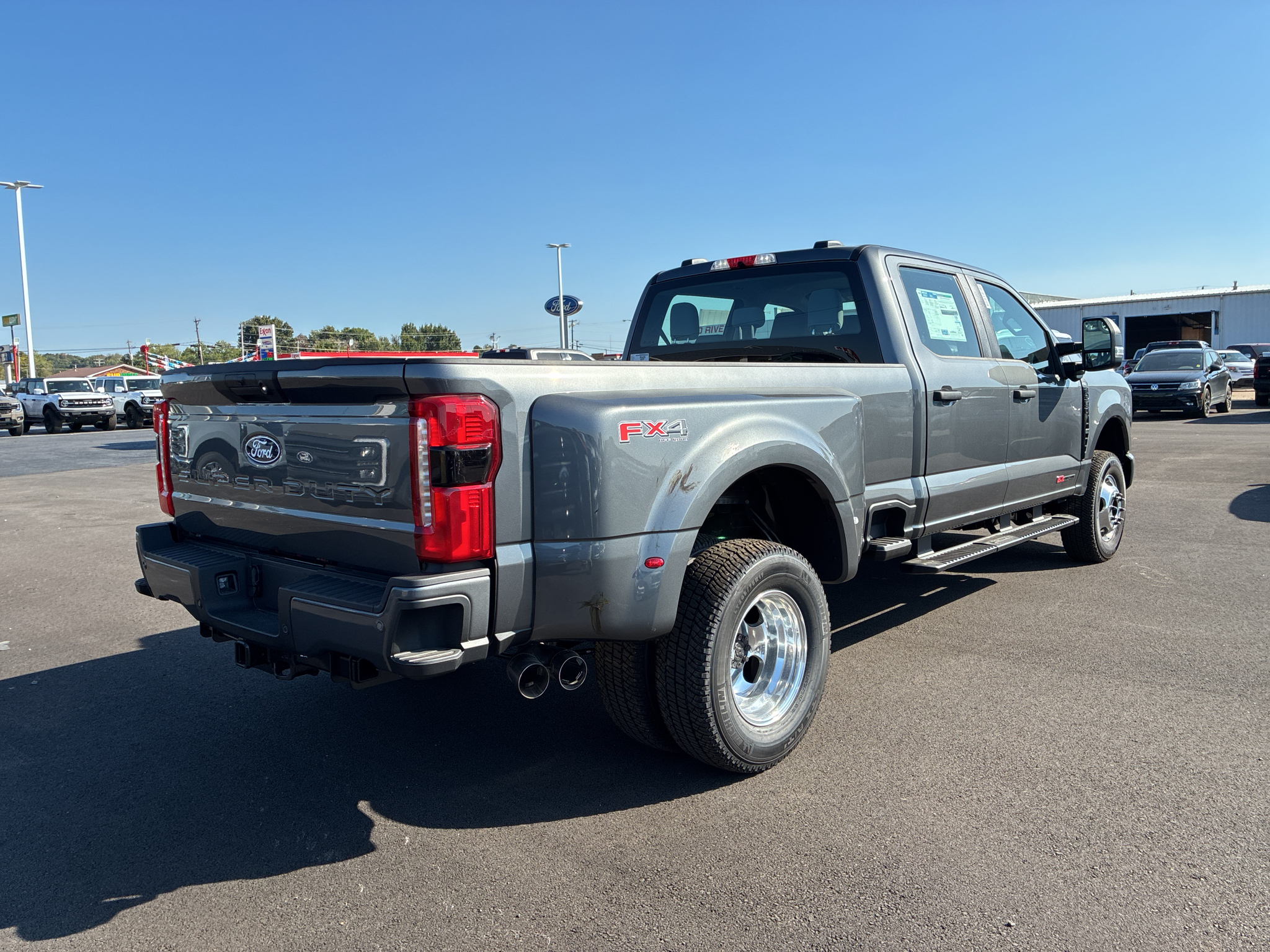 2027 Ford F-350 XL photo 5