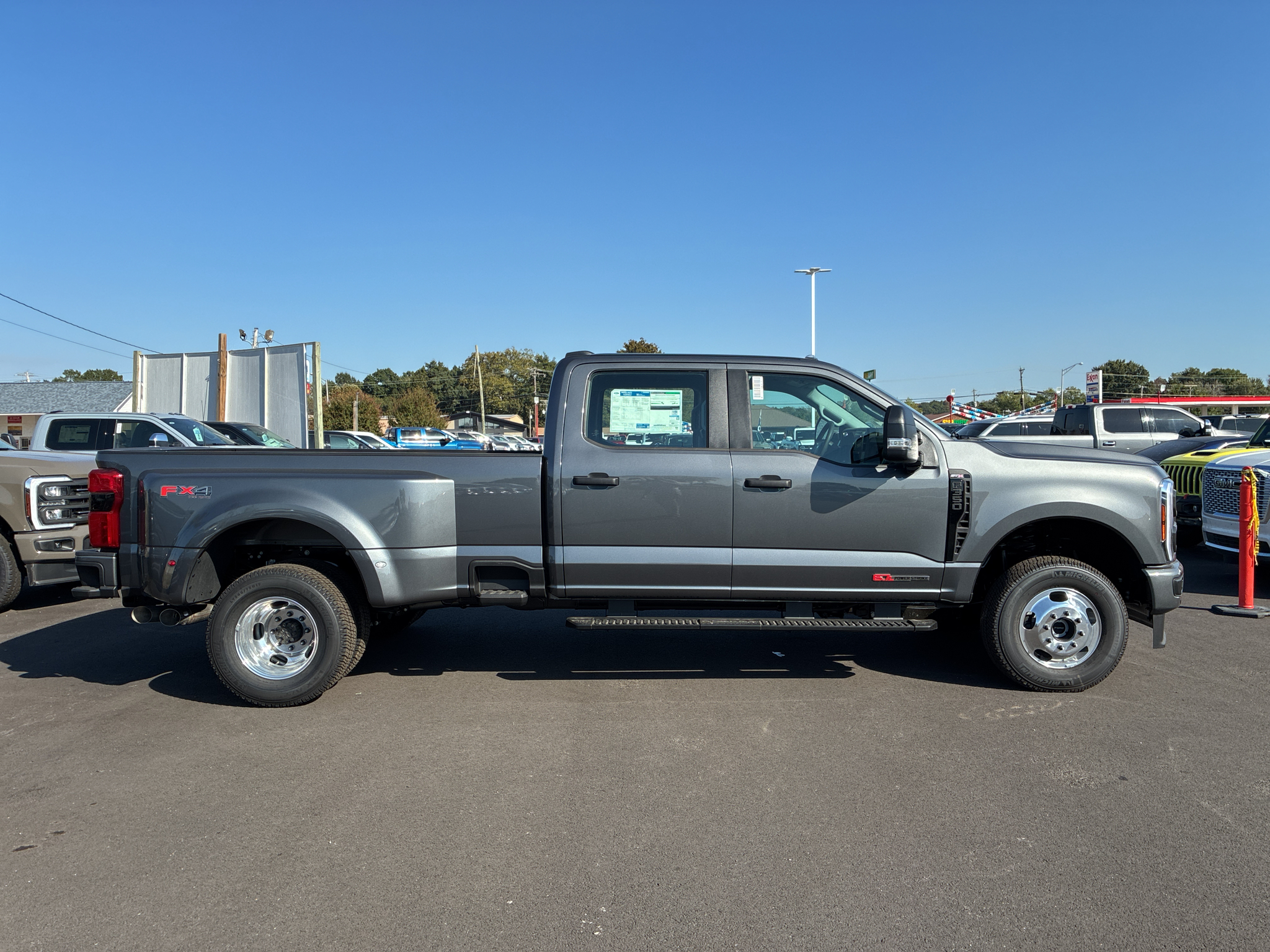 2027 Ford F-350 XL photo 4