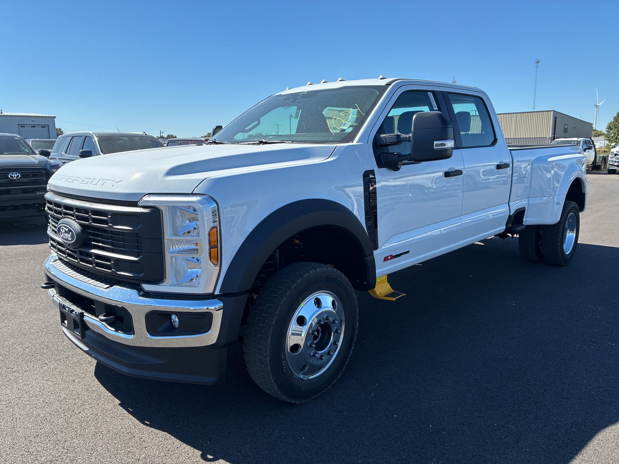 2027 Ford F-450 XL photo 1