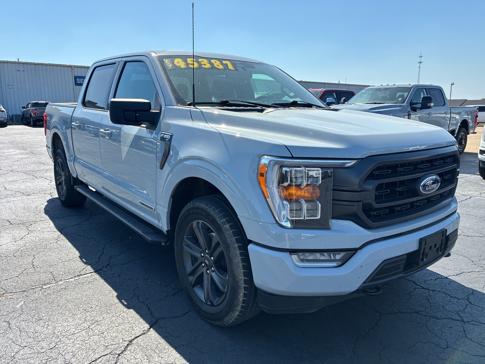 2023 Ford F-150 XLT photo 3