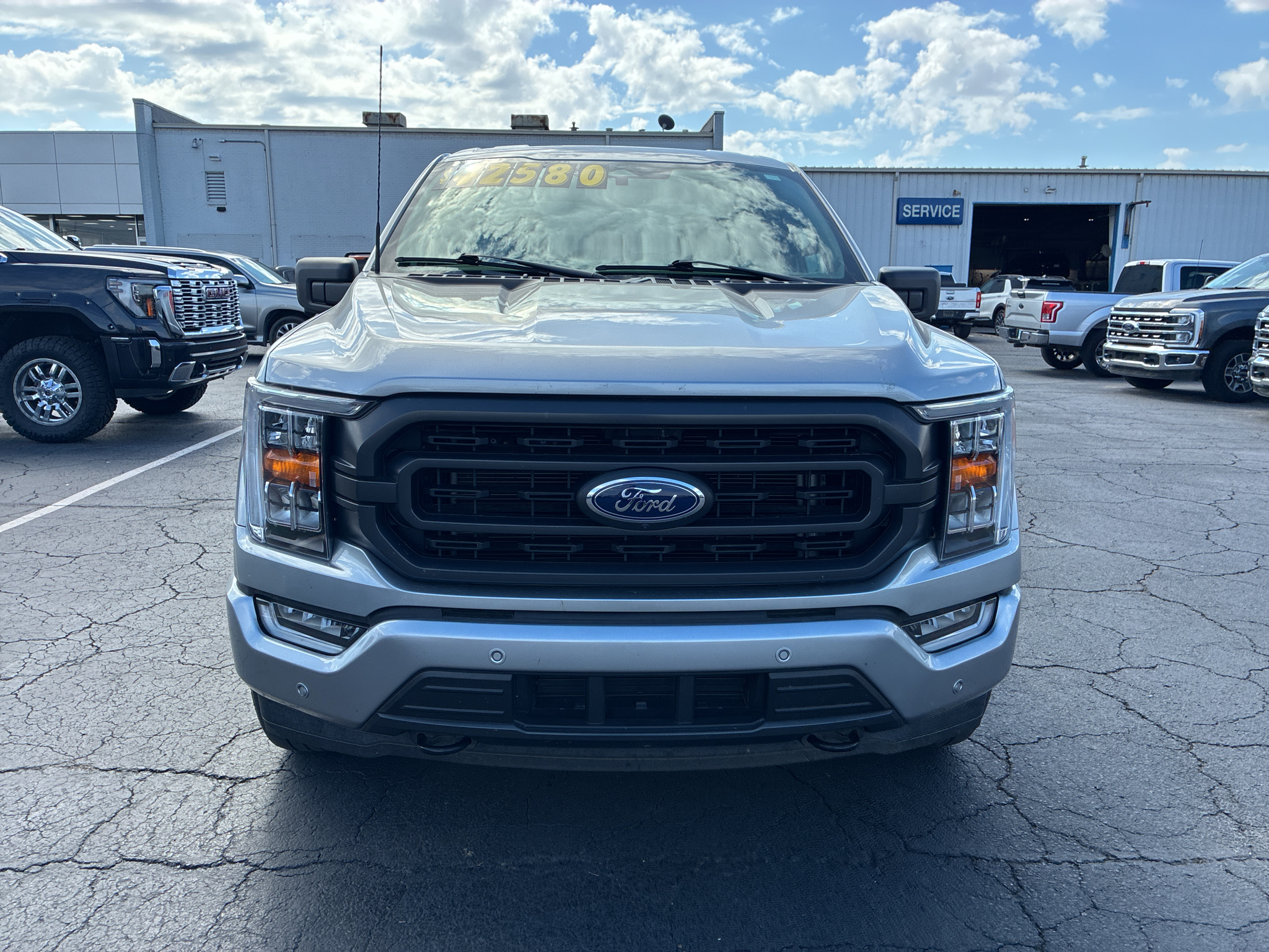 2023 Ford F-150 XLT photo 2